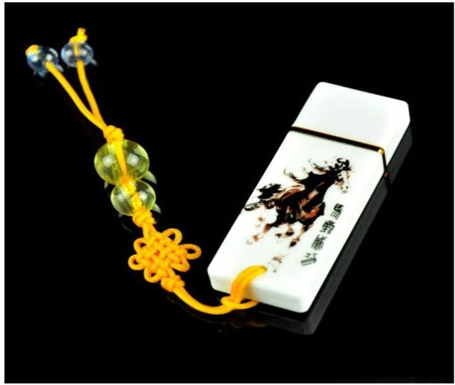 這款馬到成功陶瓷四件由深圳專業(yè)U盤廠家制作