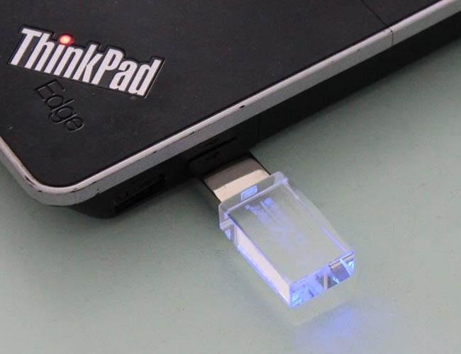 米奧特蘭國際會展中心定制U盤禮品 3D內雕發光水晶U盤生產工廠 水晶U盤定制廠家