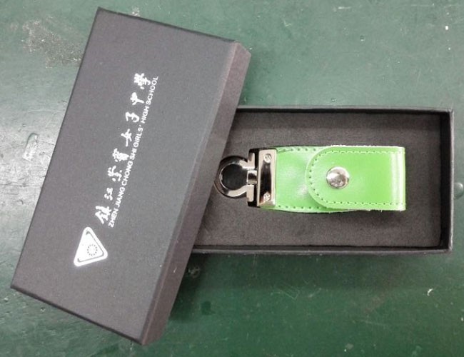 皮套U盤—鎮(zhèn)江崇實女子中學(xué)定制U盤禮品  皮套U盤定做工廠